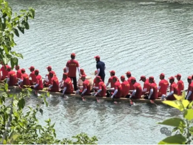 The company's chairman Zhong Hua and his party went to India for investigation and business negotiations